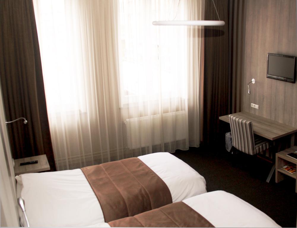 Hotel Mille Colonnes Leuven Exteriör bild