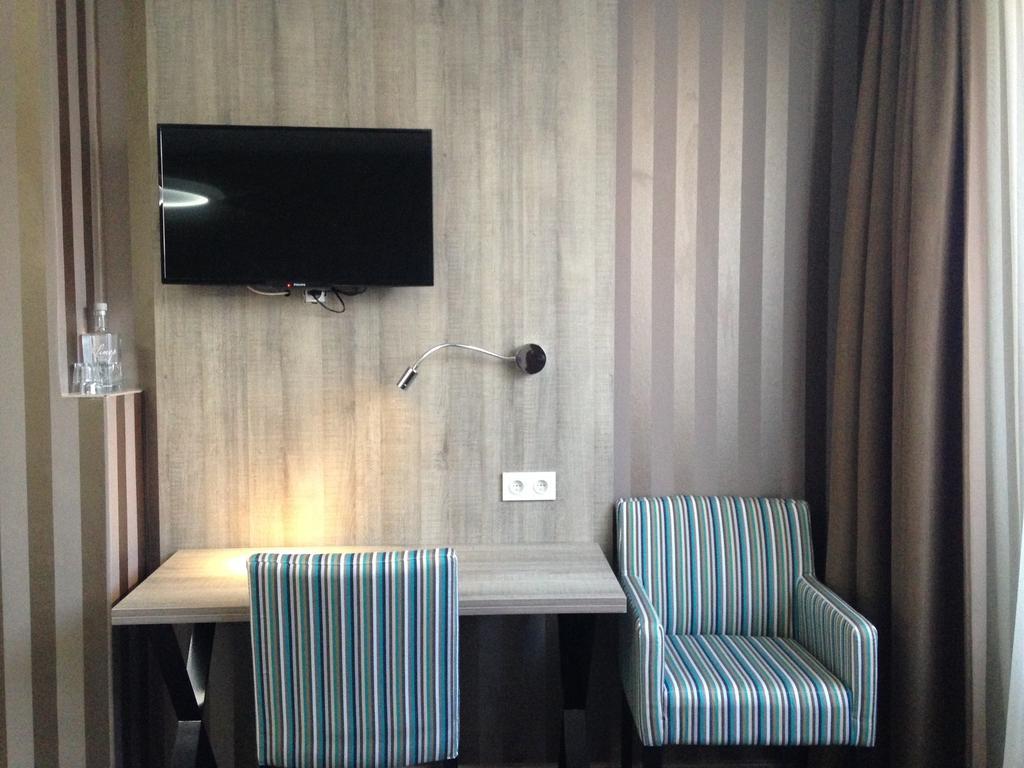 Hotel Mille Colonnes Leuven Rum bild