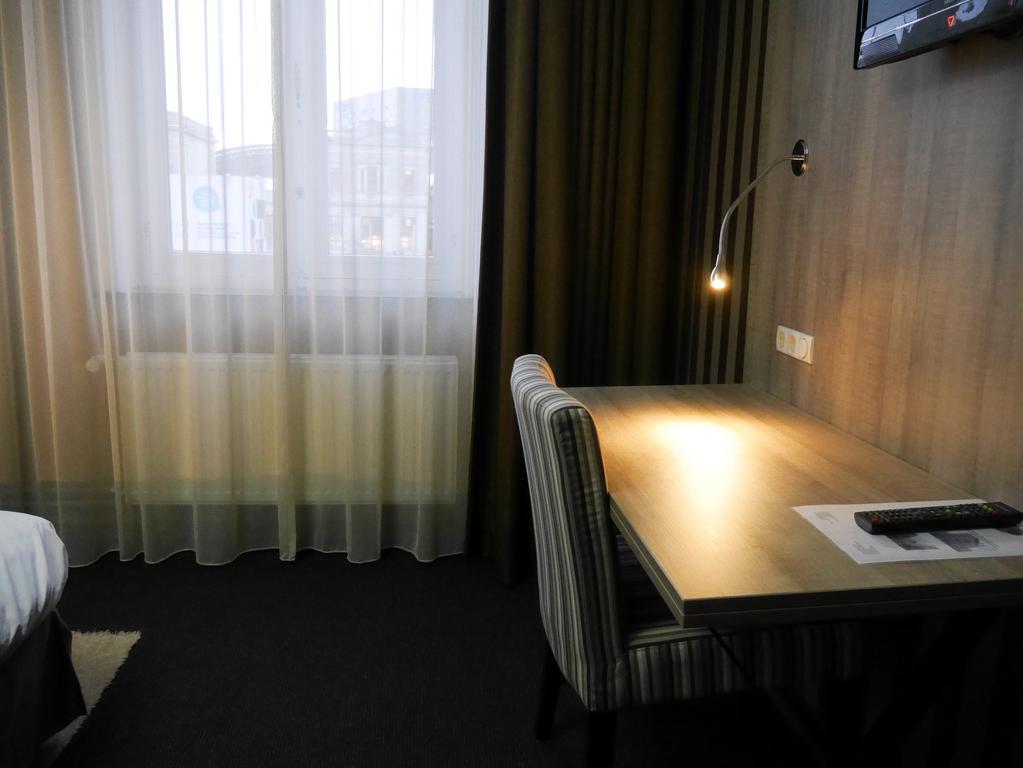 Hotel Mille Colonnes Leuven Exteriör bild